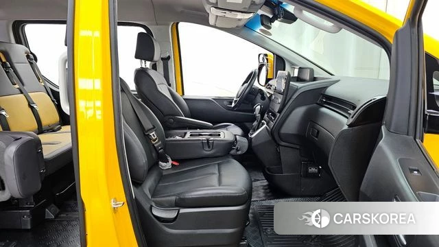 Hyundai Staria 2023 Желтый из Кореи, фото 2