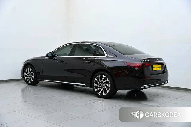 Mercedes-Benz E-Class 2024 Черный из Китая, фото 2