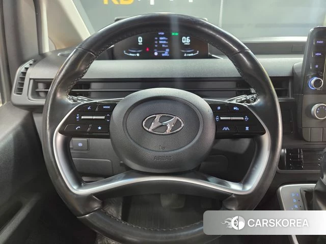 Hyundai Staria 2022 Желтый из Кореи, фото 2