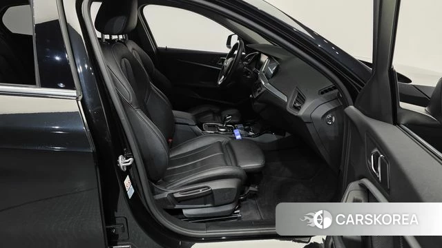 BMW 1 Series (F40) 2022 Черный из Кореи, фото 2