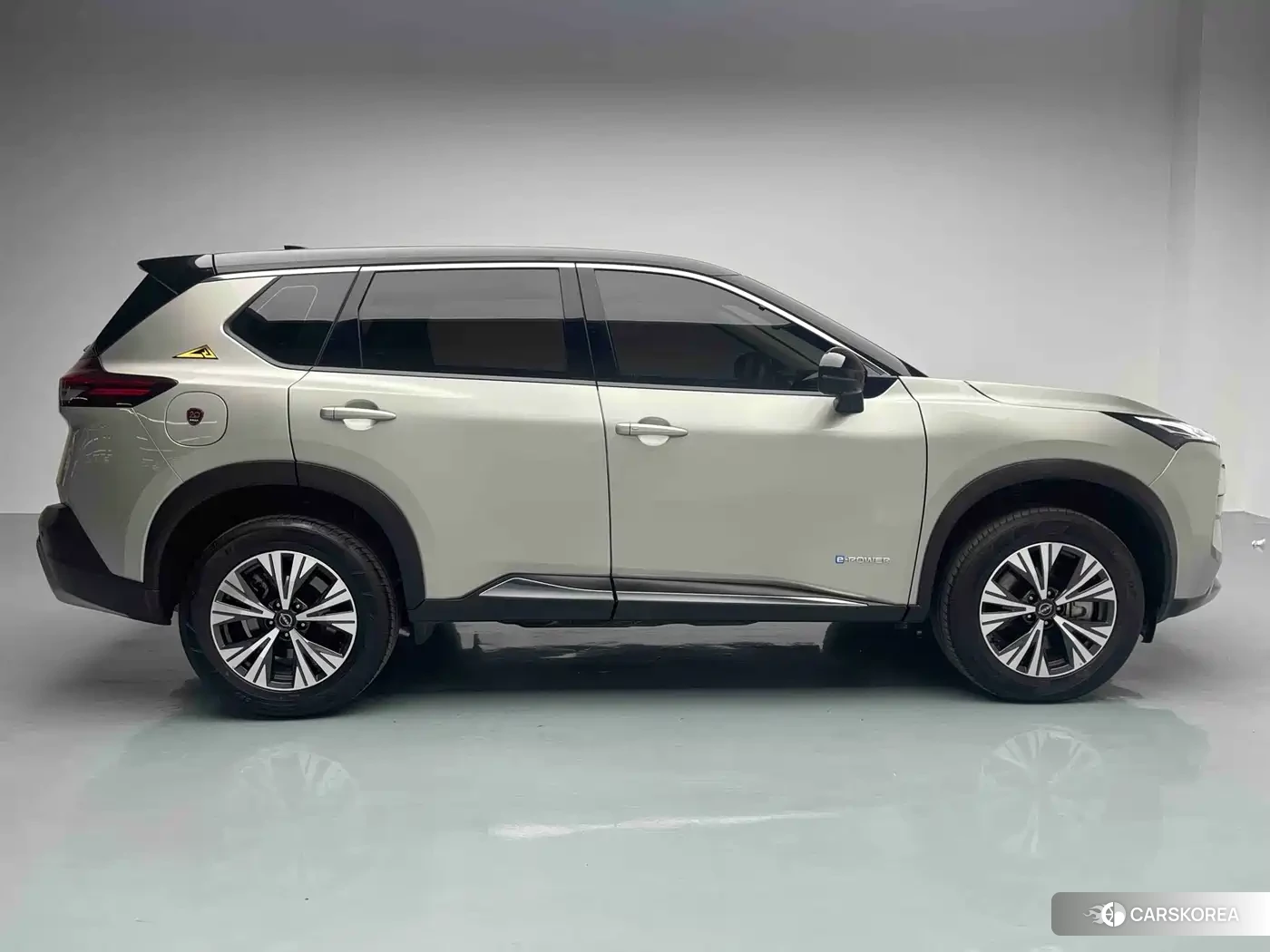 Nissan X-Trail 2024 Silver/gray из Китая, фото 2