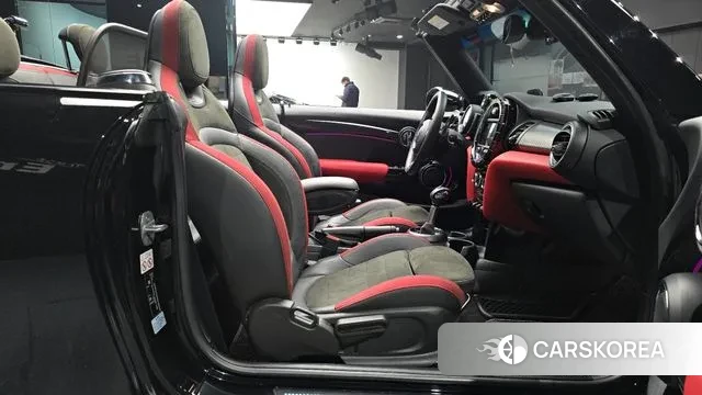 Mini Cooper S Convertible 2019 Черный из Кореи, фото 2