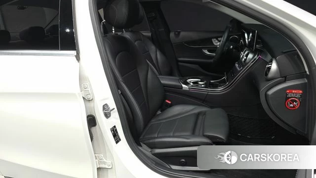 Mercedes-Benz C-Class W205 2018 Белый из Кореи, фото 2