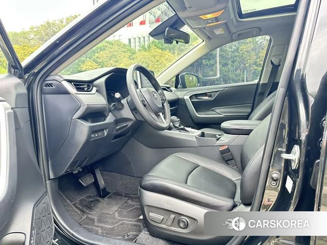 Toyota RAV4 2021 Черный из Китая, фото 2