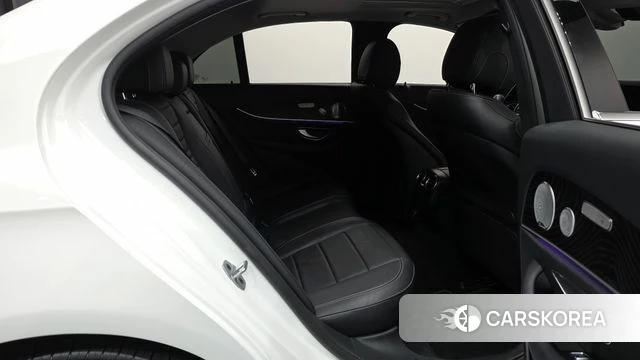 Mercedes-Benz E-Class W213 2018 Белый из Кореи, фото 2