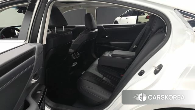 Lexus ES300h 7th generation 2024 Белый из Кореи, фото 2