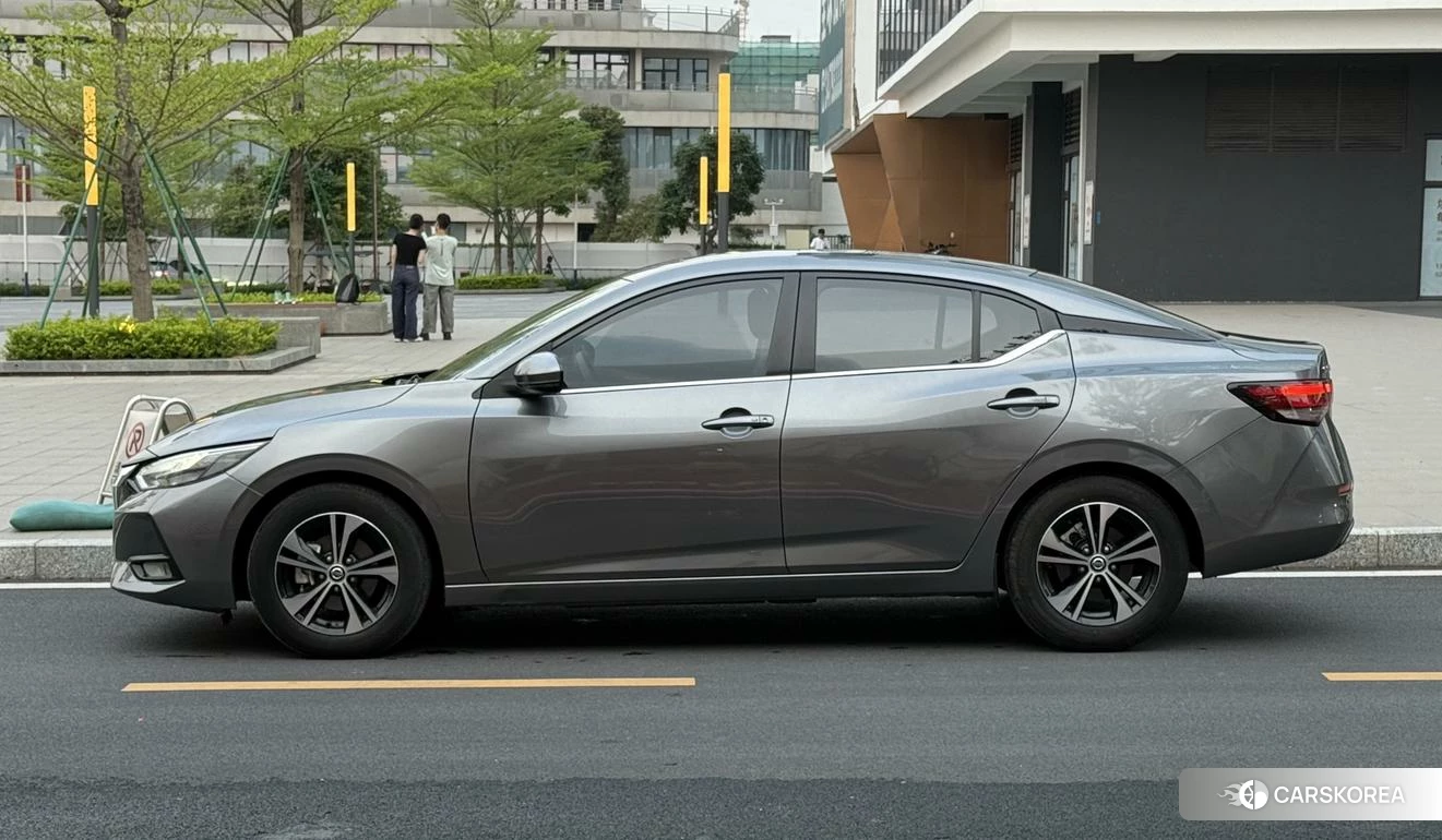 Nissan Sylphy 2021 Темно-серый из Китая, фото 2