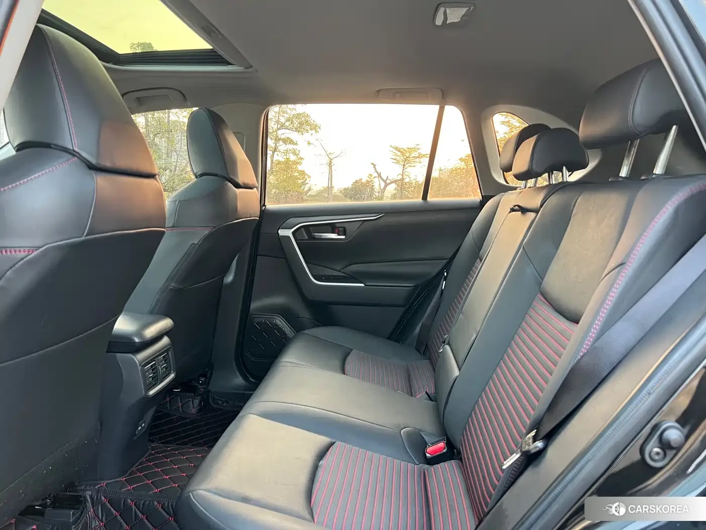Toyota RAV4 2022 Черный из Китая, фото 2