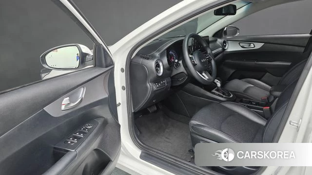 Kia The New K3 2nd generation 2021 Белый из Кореи, фото 2