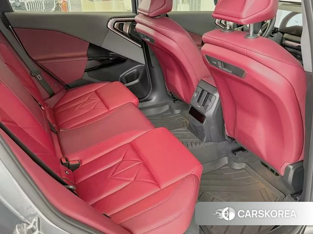 BMW X3 2025 Серебристо-серый из Китая, фото 2