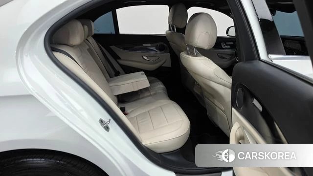 Mercedes-Benz E-Class W213 2022 Белый из Кореи, фото 2