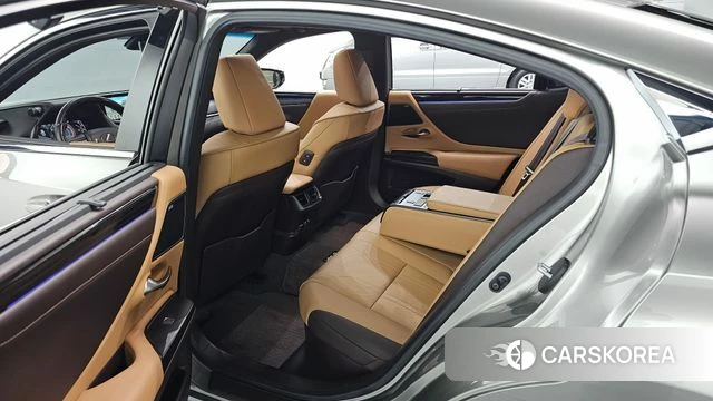 Lexus ES300h 7th generation 2021 Серый из Кореи, фото 2
