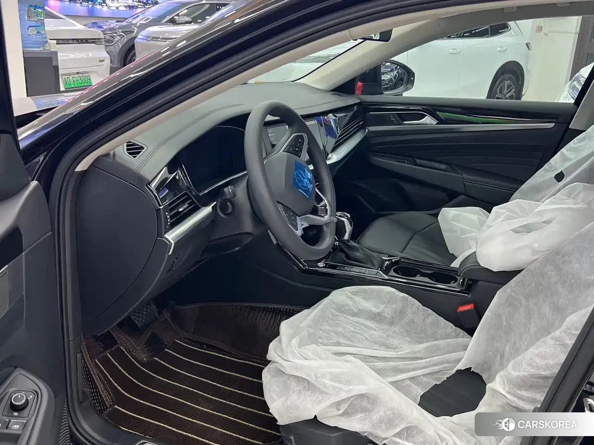 Volkswagen Passat 2026 Черный из Китая, фото 2