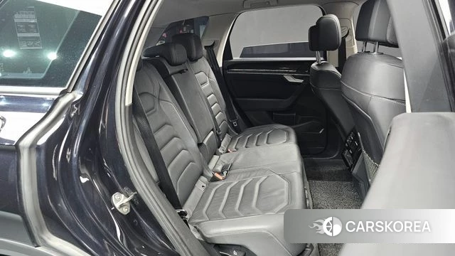 Volkswagen Touareg 3rd generation 2020 Черный из Кореи, фото 2