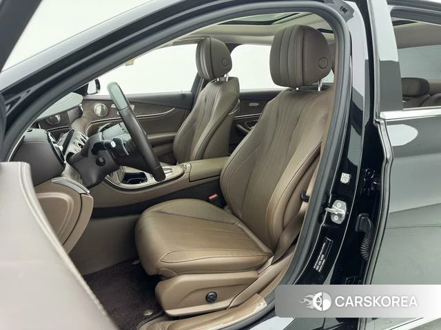 Mercedes-Benz E-Class 2023 Черный из Китая, фото 2