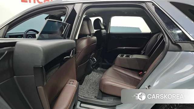 Hyundai Grandeur (GN7) 2023 Серебристо-серый из Кореи, фото 2