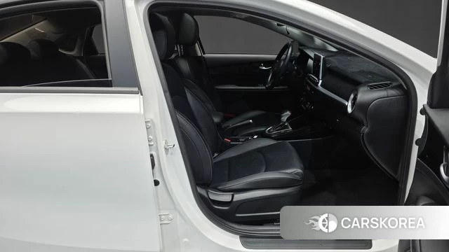 Kia The New K3 2nd generation 2022 Белый из Кореи, фото 2