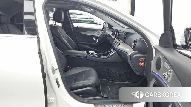 Mercedes-Benz E-Class W213 2018 Белый из Кореи, фото 2
