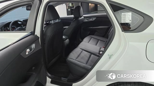 Kia The New K3 2nd generation 2023 Белый из Кореи, фото 2