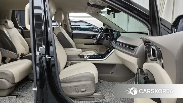 Kia Carnival 4th generation 2023 Черный из Кореи, фото 2