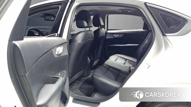 Kia The New K3 2nd generation 2023 Белый из Кореи, фото 2