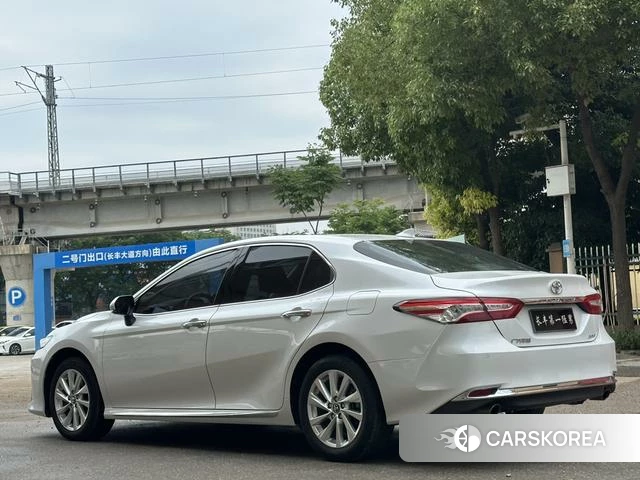 Toyota Camry 2023 Белый из Китая, фото 2