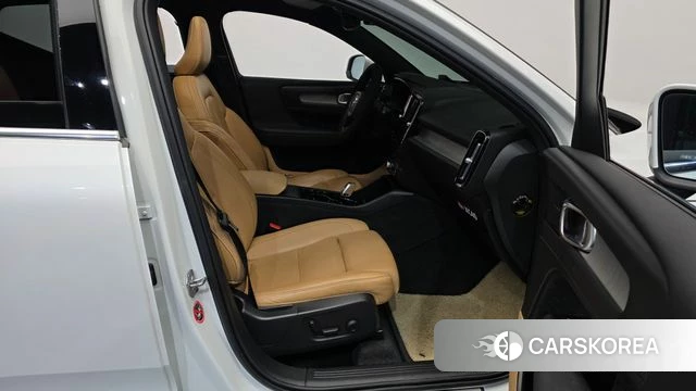 Volvo XC40 2021 Белый из Кореи, фото 2