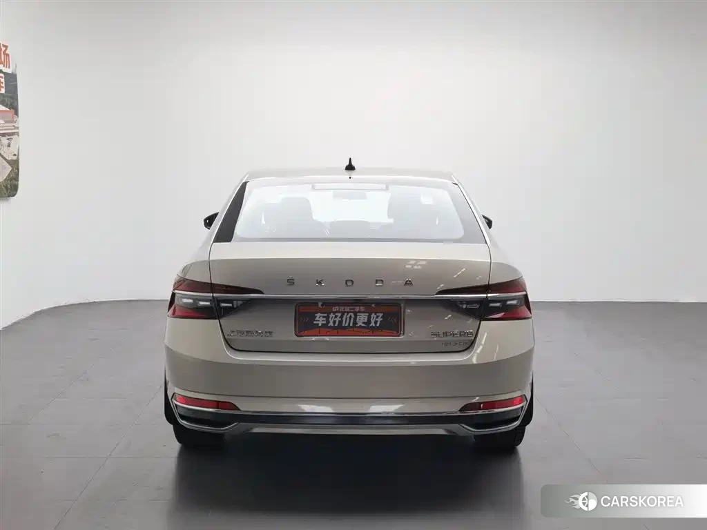 Skoda Superb 2022 Yellow/orange из Китая, фото 2