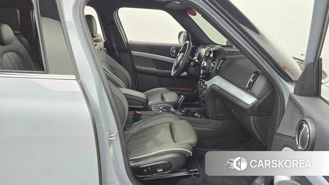 Mini Cooper S Countryman 2022 Светло-серебряный цвет из Кореи, фото 2