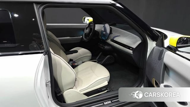 Mini Cooper Electric 4th Generation 2024 Белый из Кореи, фото 2