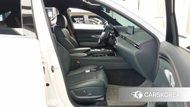 Genesis GV70 2022 Белый из Кореи, фото 2