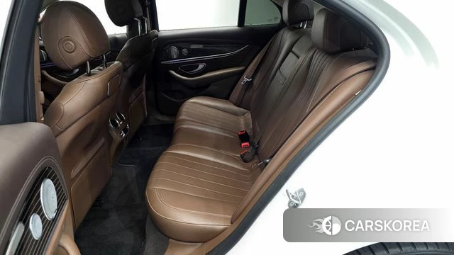 Mercedes-Benz E-Class W213 2018 Белый из Кореи, фото 2