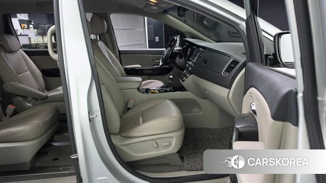 Kia The New Carnival 2019 Серебряный из Кореи, фото 2