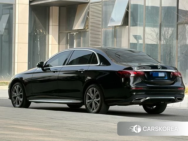 Mercedes-Benz E-Class 2023 Черный из Китая, фото 2