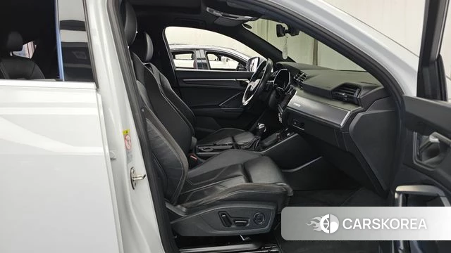 Audi Q3 (F3) 2022 Белый из Кореи, фото 2