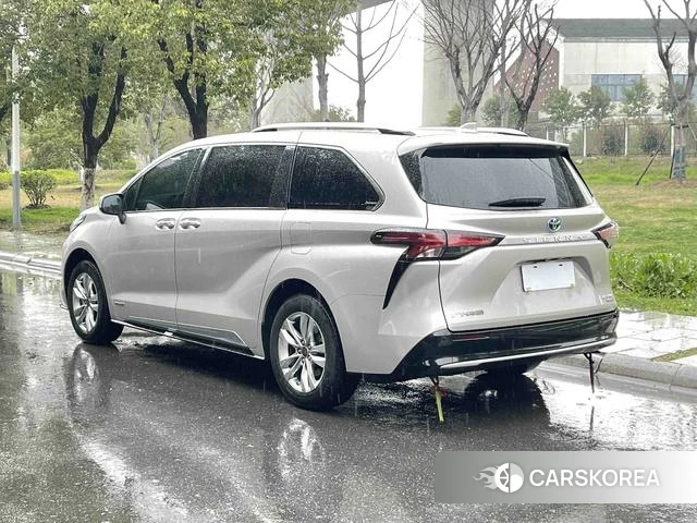 Toyota Sienna 2022 Серебристо-серый из Китая, фото 2