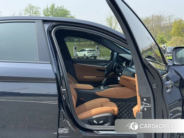 BMW 5 series 2023 Черный из Китая, фото 2