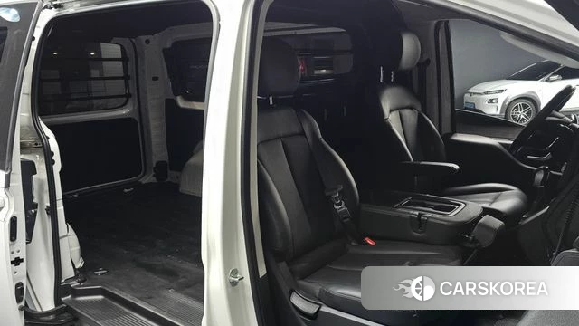 Hyundai Staria 2023 Белый из Кореи, фото 2