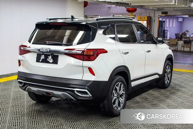 Kia KX3 2022 Белый из Китая, фото 2