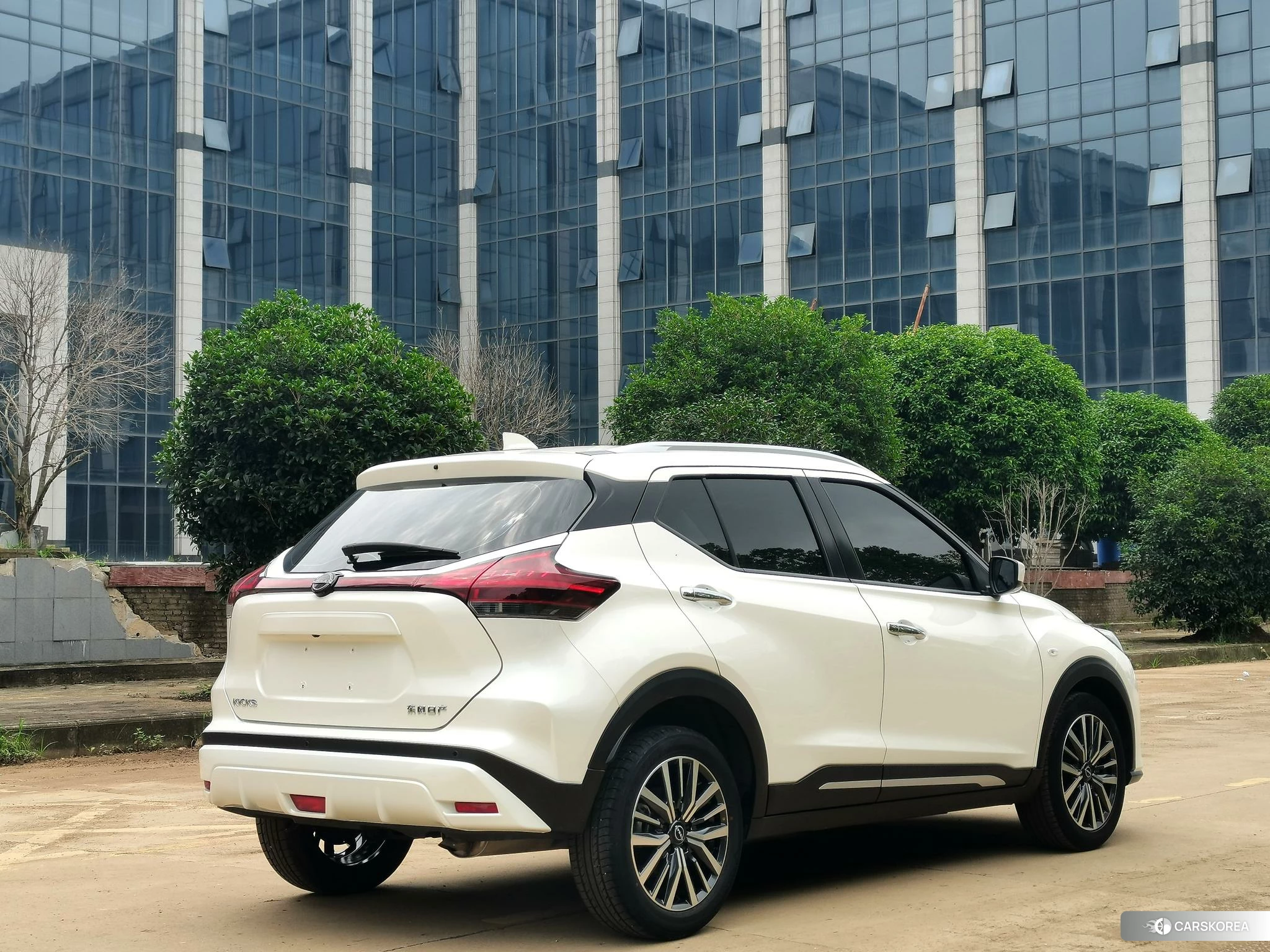 Nissan Kicks 2023 Белый из Китая, фото 2