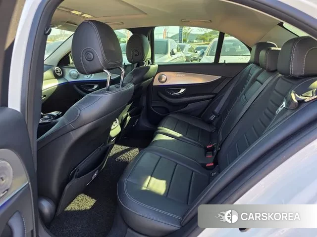 Mercedes-Benz E-Class W213 2018 Белый из Кореи, фото 2