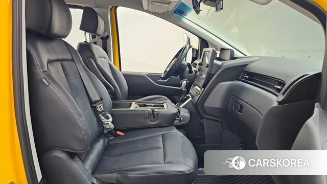 Hyundai Staria 2023 Желтый из Кореи, фото 2