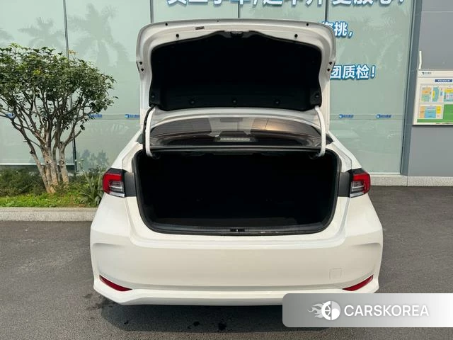 Toyota Corolla 2021 Белый из Китая, фото 2