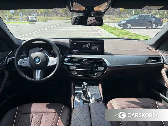 BMW 5 series PHEV 2023 Черный из Китая, фото 2