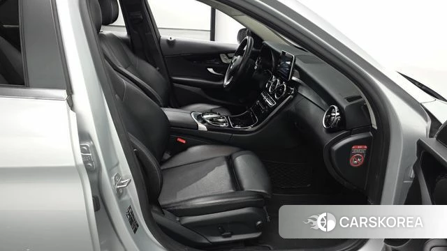 Mercedes-Benz C-Class W205 2018 Серебряный из Кореи, фото 2