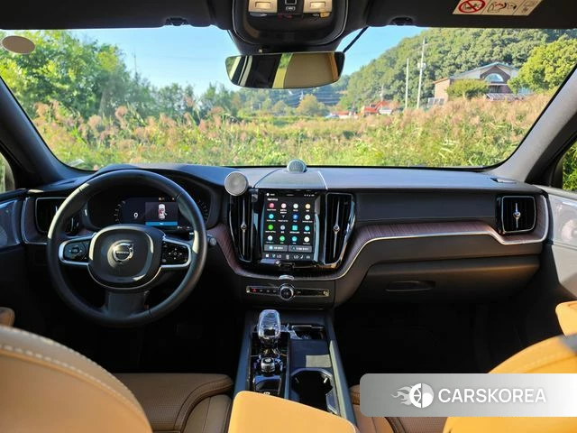 Volvo XC60 second Generation 2024 Белый из Кореи, фото 2