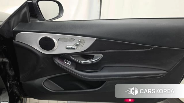 Mercedes-Benz C-Class W205 2019 Черный из Кореи, фото 2