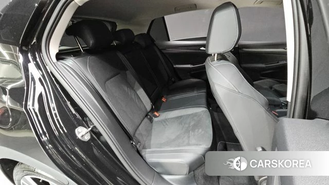 Volkswagen Golf 8th Generation 2025 Черный из Кореи, фото 2