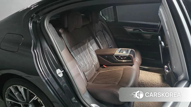 BMW 7 Series (G11) 2021 Черный из Кореи, фото 2