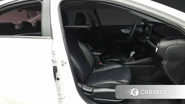 Kia The New K3 2nd generation 2022 Белый из Кореи, фото 2
